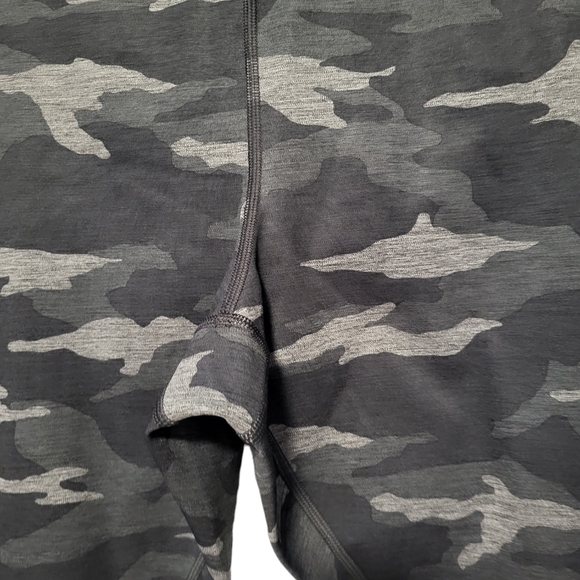 Athleta Women's Ultimate Camo 7/8 Tight Capri Size 2XL black heather gray Camo. - Picture 2 of 11